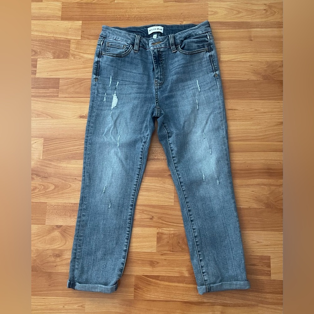 🎉HP🎉Distressed Blue Jeans🎉HP🎉